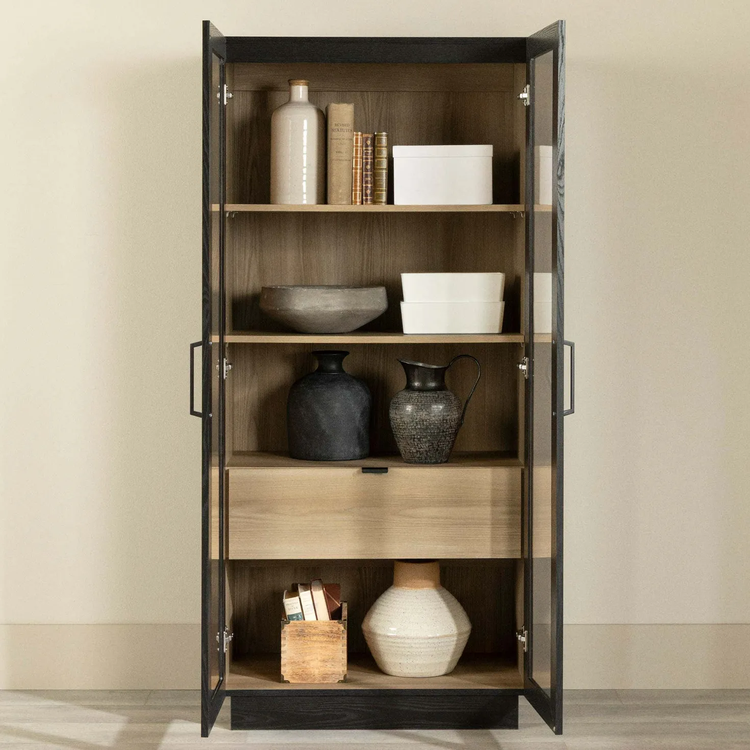 Armoire vitrée avec tiroir - South Shore