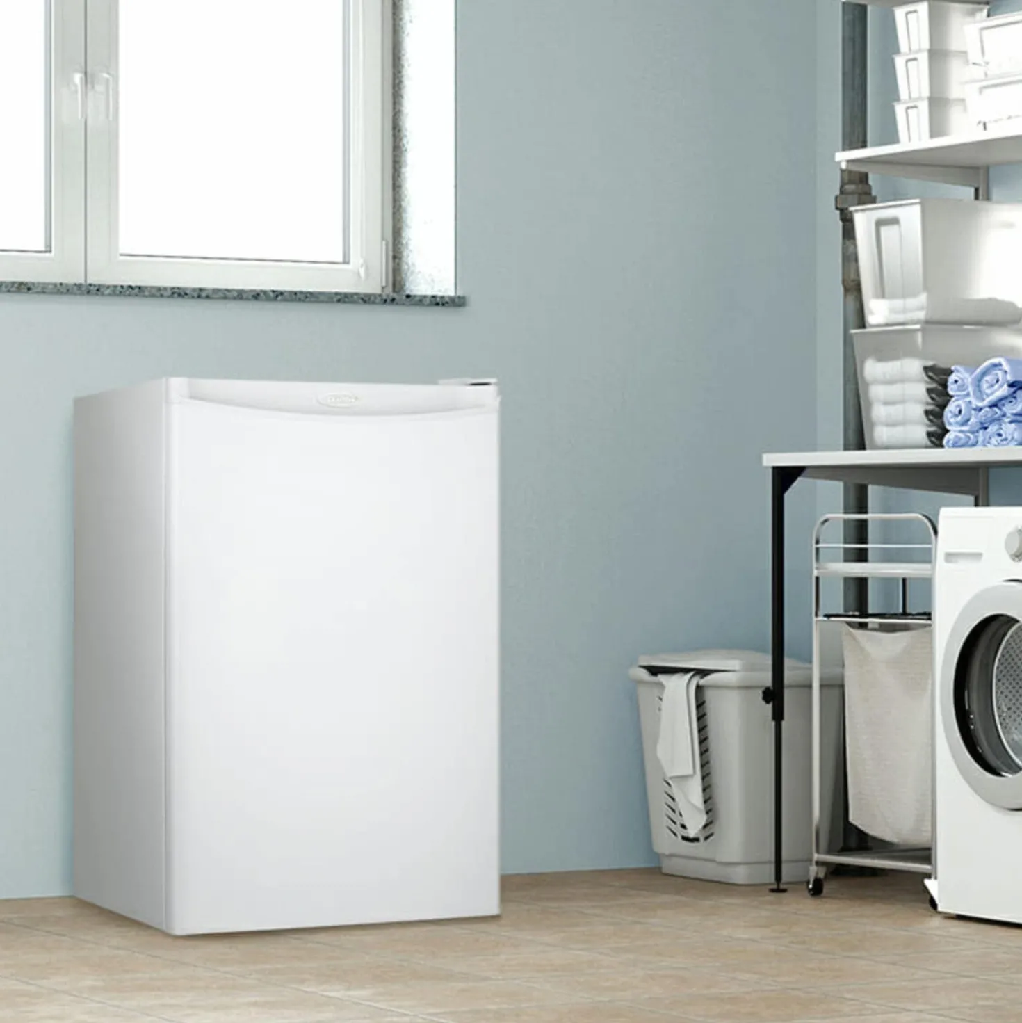 DANBY Congélateur 3,2 pi3, Blanc, Vertical, 21" - DUFM032A3WDB