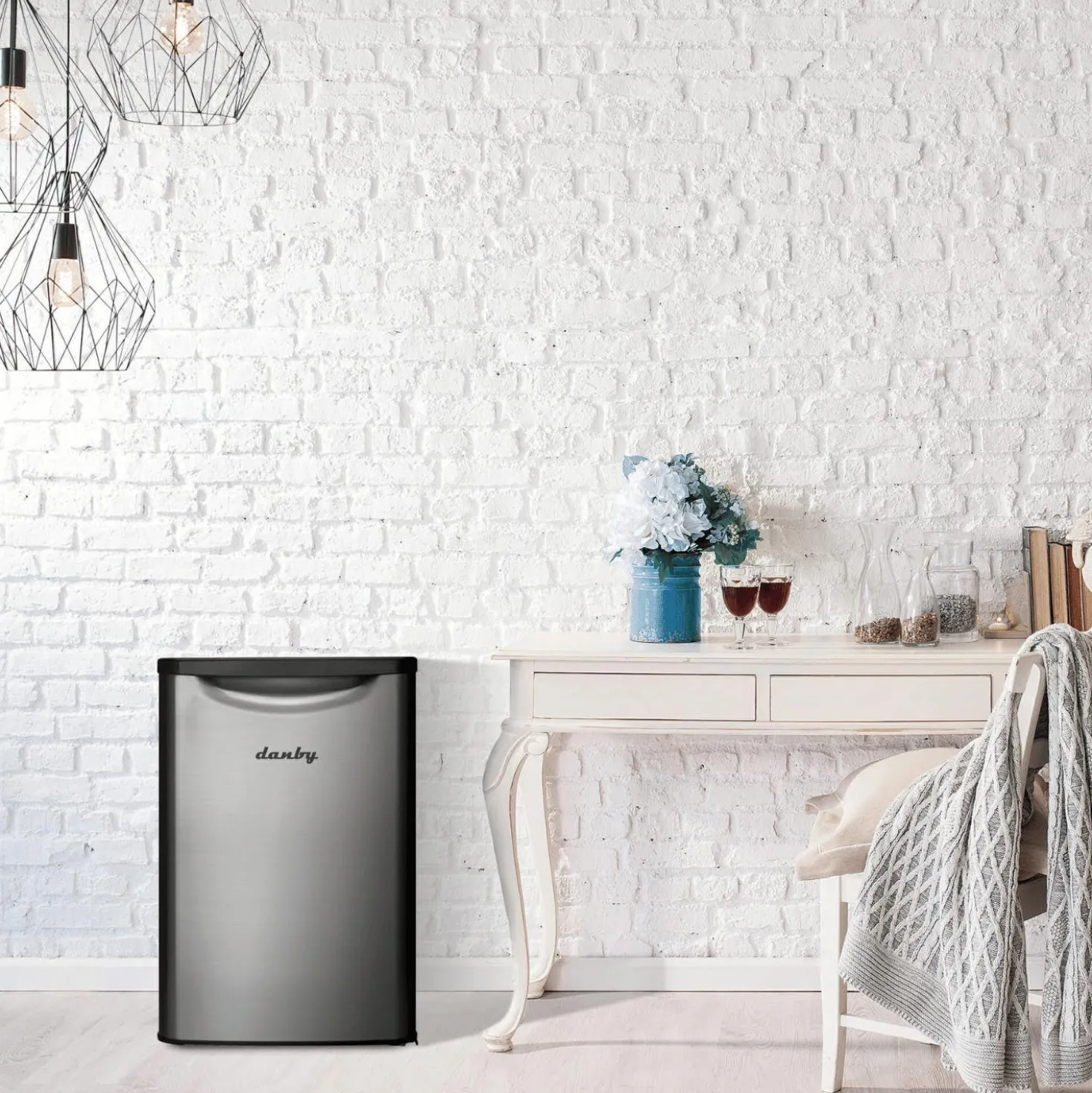 DANBY Réfrigérateur 2,6 pi3 Inox Compact - DAR026A2BSLD