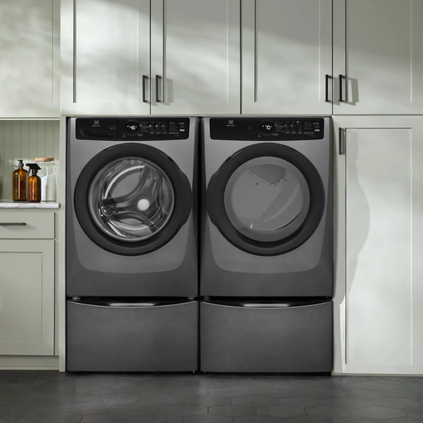 ELECTROLUX Laveuse Chargement frontal Inox noir 27" - ELFW7437AT