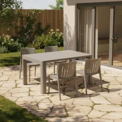 Ensemble à dîner d’extérieur en résine avec 1 table rectangulaire et 4 chaises empilables - gris