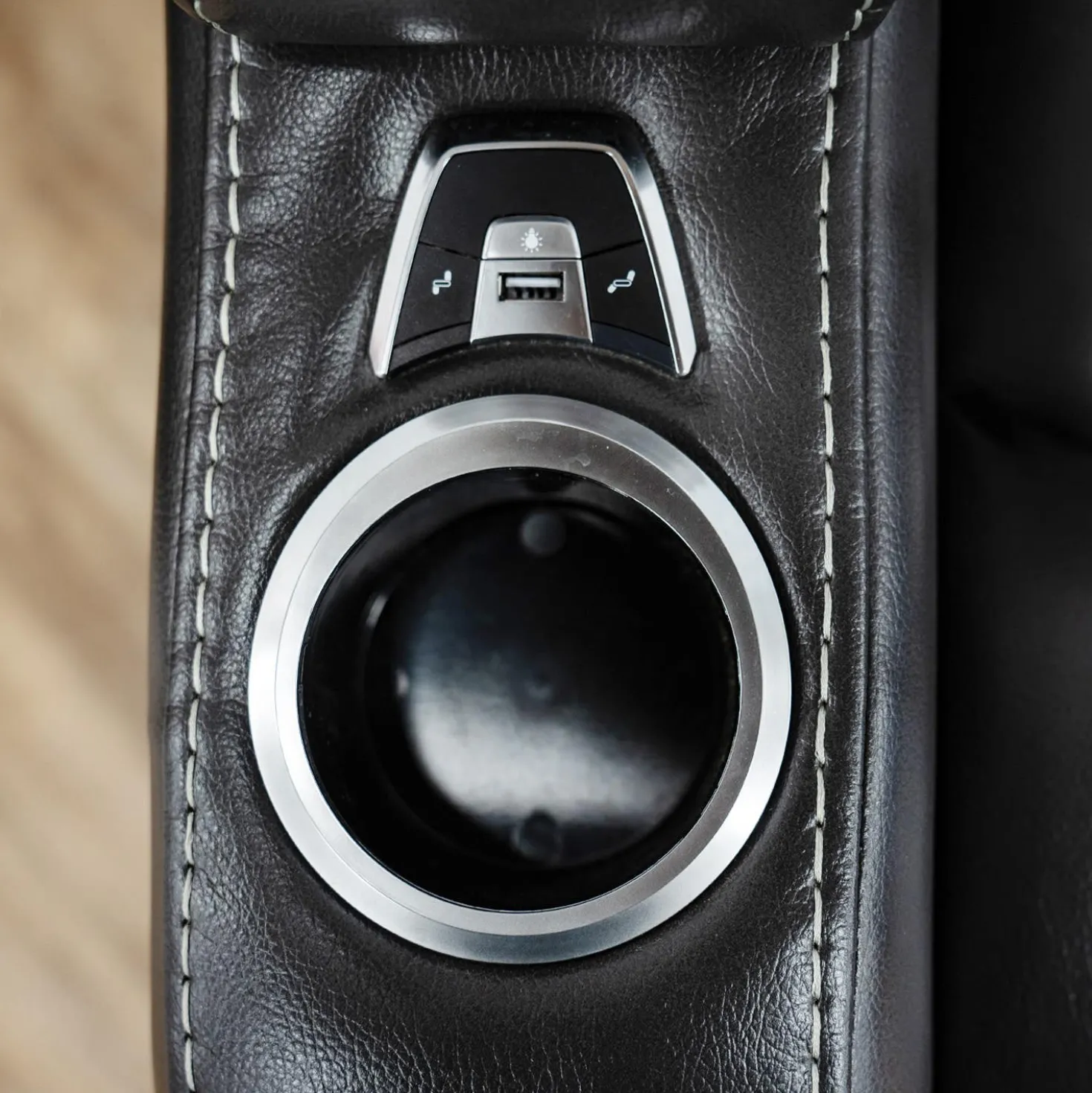 Fauteuil inclinable électrique avec rangement, porte-gobelets et éclairage DEL - gris