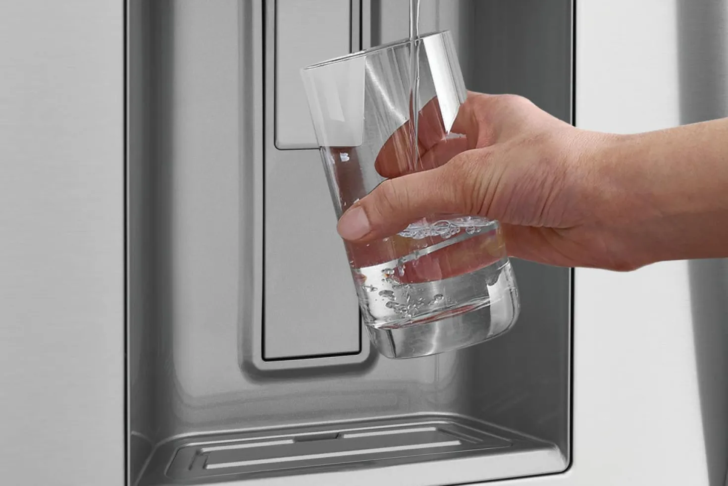 FRIGIDAIRE GALLERY Réfrigérateur 22,6 pi3 36 po Inox Congélateur en bas, Portes françaises - GRFC2353AF