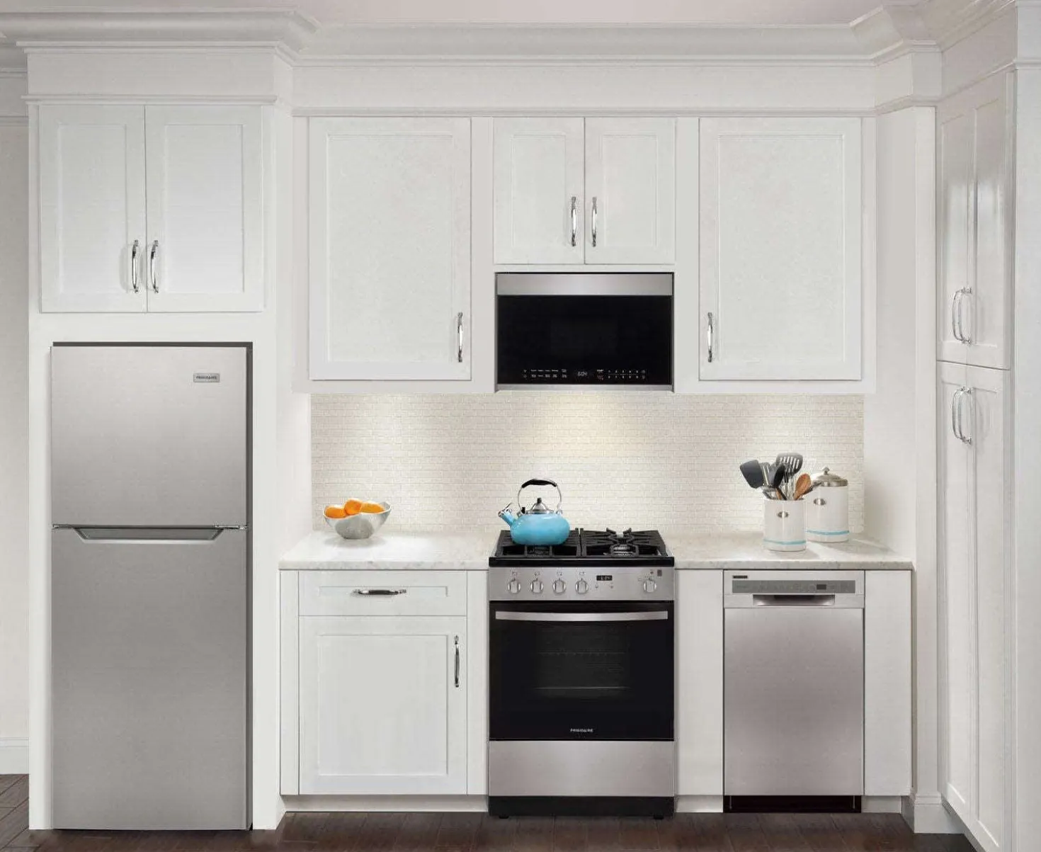 FRIGIDAIRE Micro-ondes/hotte 24 po, Inox, 24"