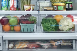 FRIGIDAIRE Réfrigérateur 27,8 pi3 36 po Inox noir Congélateur en bas, Portes françaises - FRFS2823AD