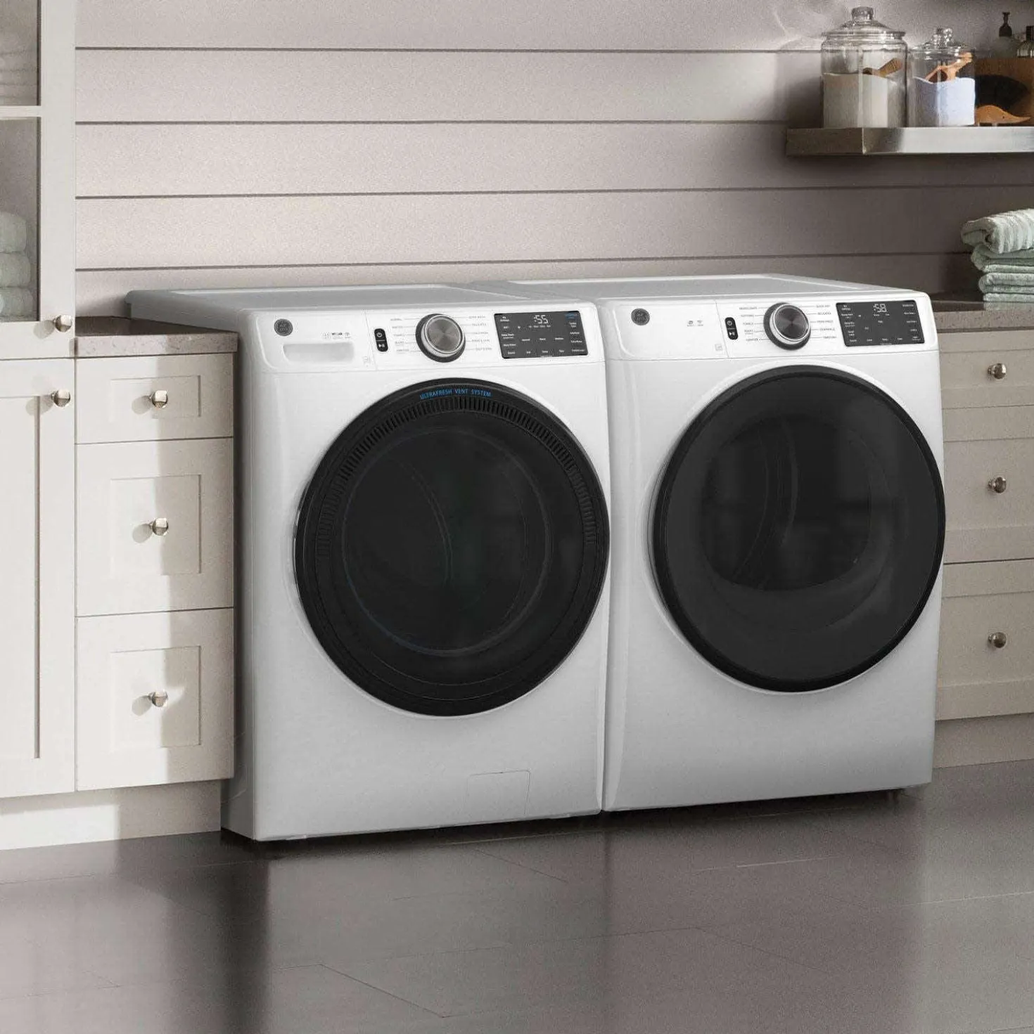 GE Sécheuse Chargement frontal Blanc 28" - GFD55ESMNWW