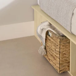 Grand lit avec paniers de rangement (60