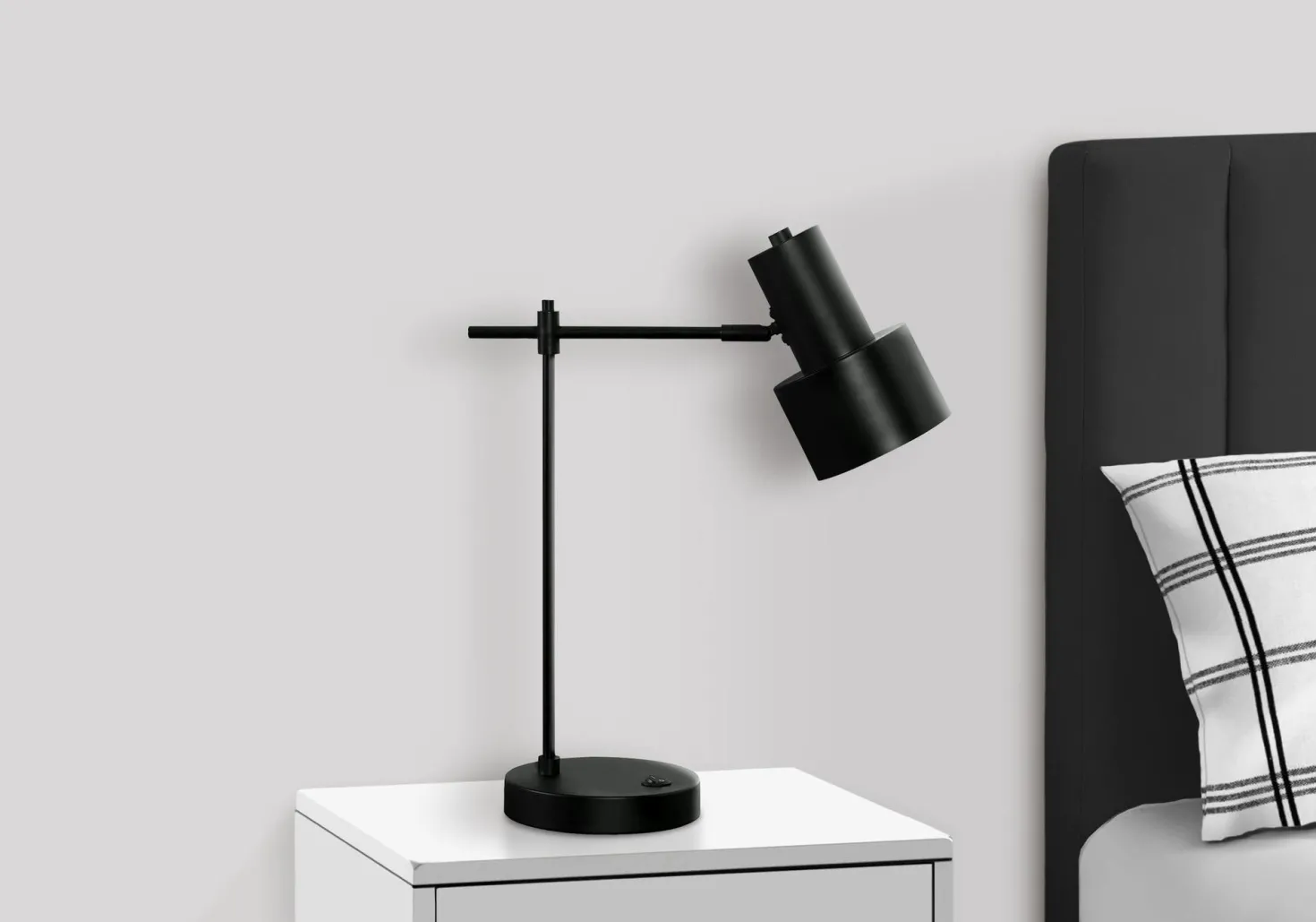 Lampe de table 21"H en métal avec ports usb