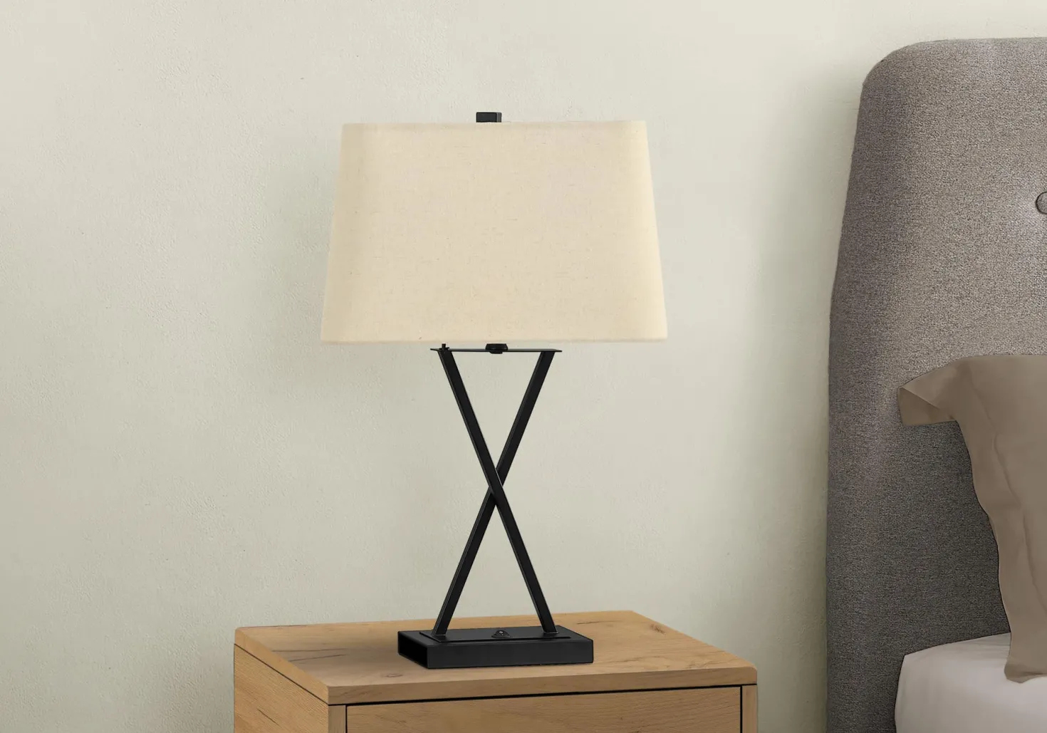 Lampe de table 25"H en métal avec ports usb