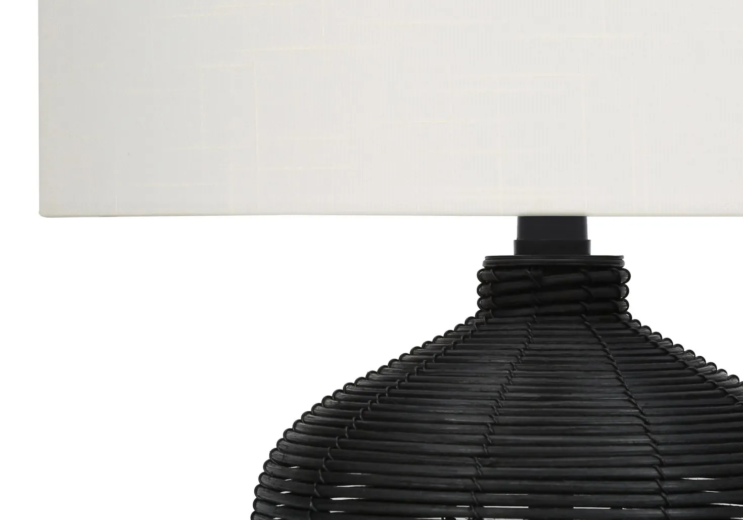 Lampe de table 23"H en rotin