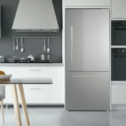 MARATHON Réfrigerateur 18 pi3 30 po usine avec charnieres droites Congélateur en bas - MFF179SSBM-RH