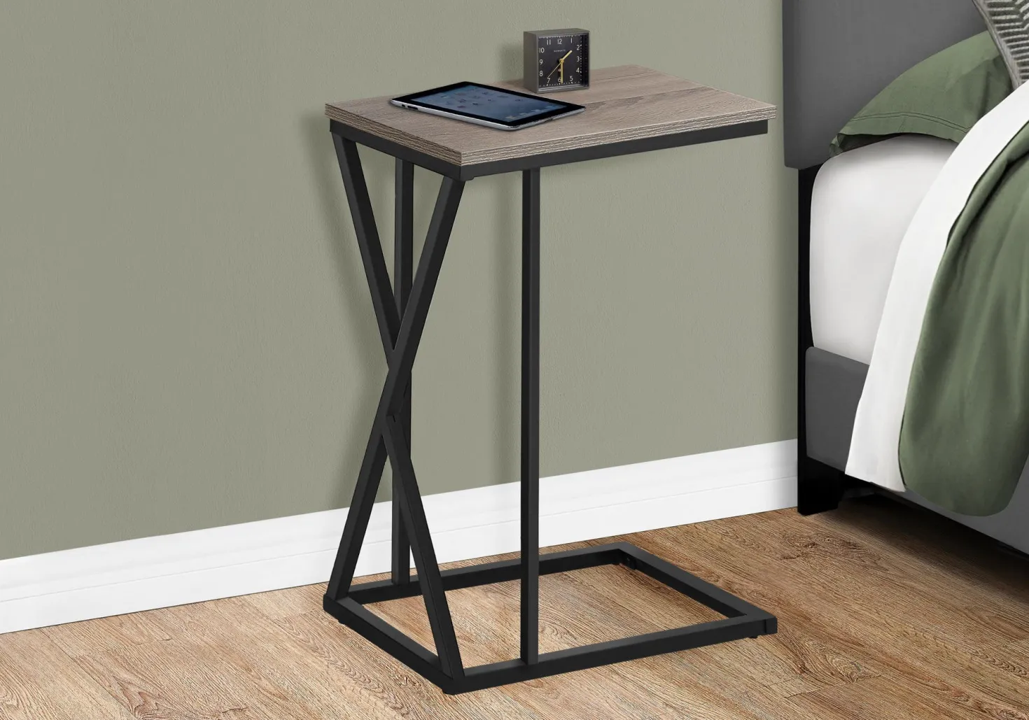 Table d'appoint en c - base avec motif des triangles asymétriques, rectangul - Monarch
