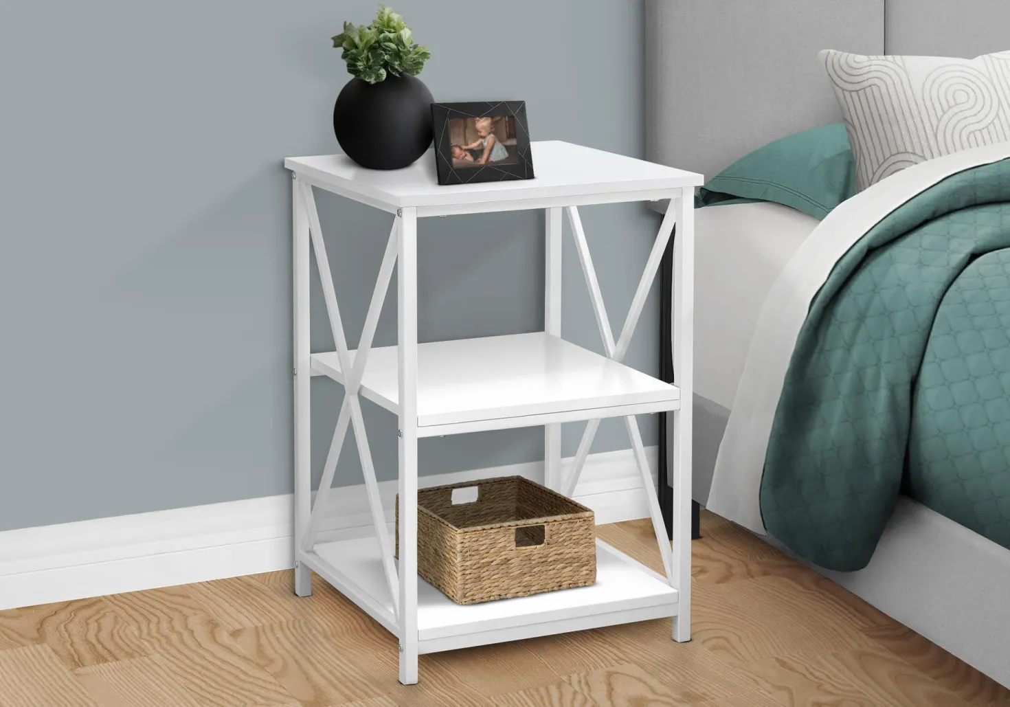 Table d'appoint, table de nuit - 3 niveaux, 2 tablettes, carré - 26"H - bl - Monarch