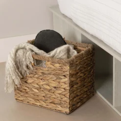 Très grand lit plateforme avec paniers de rangement (78